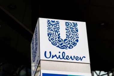 Toronto, Kanada - 29 Eylül 2020: Unilever Canada tabelası Toronto 'daki genel merkez binasında görüldü; Unilever Canada üretim, tedarik ve pazarlama gıda, ev ve kişisel bakım ürünleri üretiyor.