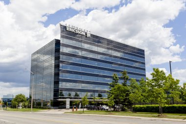 Mississauga, Ontario, Kanada - 6 Haziran 2020: Ericsson imzalı Mississauga 'daki Ericsson Kanada Kurumsal Ofisi, İsveç ağ ve telekomünikasyon şirketi.