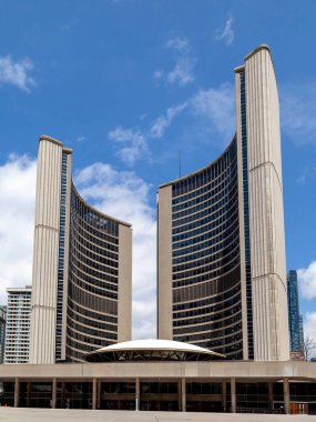 Toronto, Kanada - 16 Mayıs 2020: Toronto Belediyesi Nathan Phillips Meydanı 'ndaki 