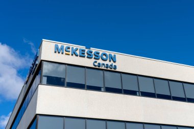 Mississauga, Ontario, Kanada - 11 Ekim 2020: McKesson Kanada imzalı bina, Mississauga, Ontario, Kanada 'da görüldü..