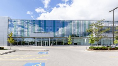 Londra, Ontario, Kanada - 30 Ağustos 2020: GoodLife Fitness Home Office binası Londra, Ontario, Kanada. Goodlife Fitness Inc. Kanada 'daki en büyük sağlık kulübü şirketidir..
