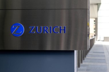 Toronto, Kanada - 16 Mayıs 2020: Zürih imzası Toronto ofislerinin önünde. Zürih Sigorta Şirketi, İsviçreli bir sigorta şirketidir..