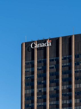 Ottawa, Ontario, Kanada - 7 Ağustos 2020: Ottawa, Ontario, Kanada 'daki Booth Caddesi' ndeki Doğal Kaynaklar Kanada 'nın vatanı Sir William Logan Binası.