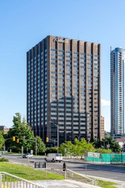 Ottawa, Ontario, Kanada - 7 Ağustos 2020: Ottawa, Ontario, Kanada 'daki Booth Caddesi' ndeki Doğal Kaynaklar Kanada 'nın vatanı Sir William Logan Binası.
