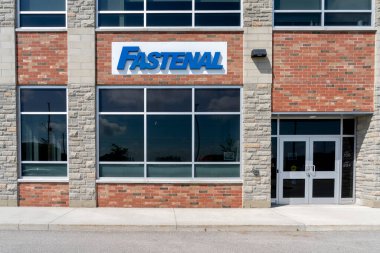 Guelph, Ontario, Kanada - 28 Haziran 2020: Fastenal Company, ABD 'li bir işveren..