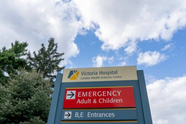 Londra, Ontario, Kanada - 30 Ağustos 2020: Victoria Hastanesi tabelası Londra, Ontario, Kanada.