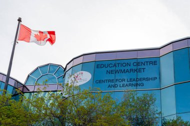 Newmarket, On, Canada - 23 Mayıs 2020: YRDSB Liderlik ve Öğrenim Merkezi Newmarket, Ontario, Kanada 'da görüldü.