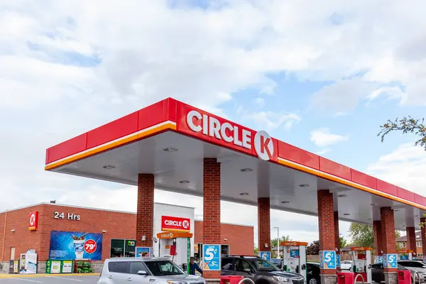St. Catharines, On, Kanada - 1 Ekim 2020: St. Catharines, Ontaro, Kanada 'da 1 Ekim 2020 tarihinde uygun mağazalı bir Circle K Benzin İstasyonu gösterilmiştir..