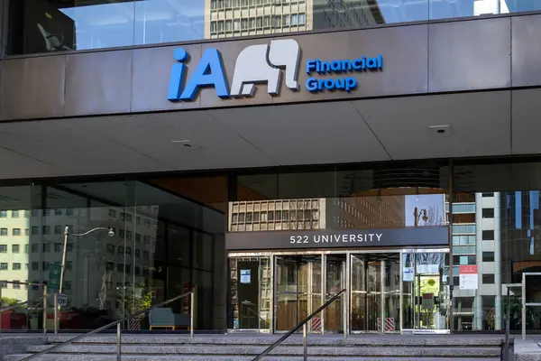 Toronto, Kanada - 16 Mayıs 2020: IA Endüstriyel İttifak Girişi. Toronto ofis binası; Endüstriyel İttifak Kanadalı bir sigorta şirketi.