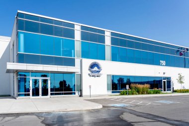 Brampton, On, Kanada - 4 Ağustos 2019: Brampton, On, Kanada 'daki Esrar Satış ve Hizmet Merkezi. Reefer Sales, Transicold 'un 2017 Kuzey Amerika' da Yılın Satıcısı seçildi..