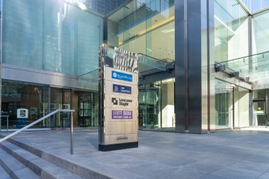 Toronto, Kanada - 22 Ekim 2024: Sakal Kışı, RBC, Lenczner Slaght ve Levitt Sheikh şirketleri Toronto 'da 130 Adelaide W..