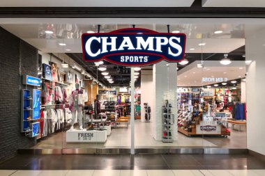 Toronto, Kanada - 4 Ocak 2019: Toronto, Kanada 'daki Eaton Centre Mall' da Şanzelize Spor mağazası. Champs Sports bir Amerikan spor mağazasıdır.