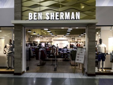 Vaughan, Ontario, Kanada - 4 Haziran 2019: Ben Sherman, Toronto yakınlarındaki Vaughan Mills alışveriş merkezinde mağaza vitrini. Ben Shermanis Kanadalı bir moda şirketi..