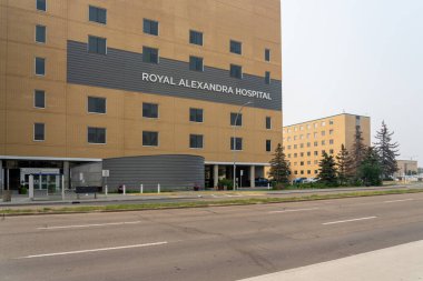 Edmonton, Alberta, Kanada 'daki Royal Alexandra Hastanesi, 14 Temmuz 2023. Royal Alexandra Hastanesi, Kanada 'nın Alberta eyaletinde yer alan bir hastanedir..