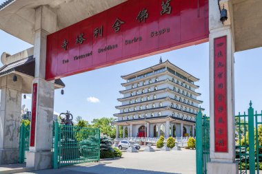 NIAGARA FALls, ONTARIO, Kanada - 23 Temmuz 2016: Niagara Şelalesi 'ndeki Cham Shan Tapınağı