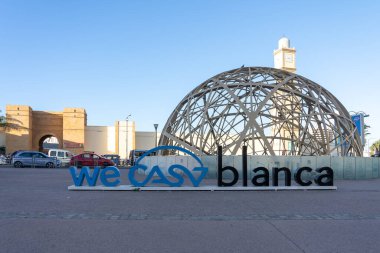 Casablanca, Fas - 18 Ekim 2024: WeKazablanka logosu Casablanca, Fas 'ta görüldü. Casablanca, Fas 'ın batısında Atlantik Okyanusu' na bakan bir liman kenti ve ticaret merkezidir..