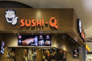Toronto, Kanada - 5 Mayıs 2018: Kanada 'nın Toronto kentindeki Eaton Centre alışveriş merkezindeki fast food restoranında suşi-Q restoranı, Kanada' da bir kap-kaç mutfağı.