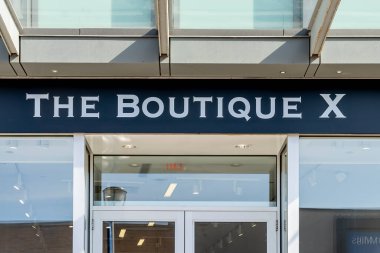 Toronto, Kanada - 15 Ekim 2019: Toronto 'daki Don Mills Dükkanındaki Butik X mağazası tabelası. Butik X bir kadın giyim ve moda mağazası..