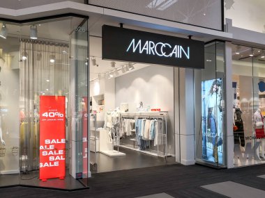 Vaughan, Ontario, Kanada - 4 Haziran 2019: Marc Cain, Toronto yakınlarındaki Vaughan Mills alışveriş merkezinin önünde. Marc Cain, Almanya merkezli bir kadın moda şirketi..