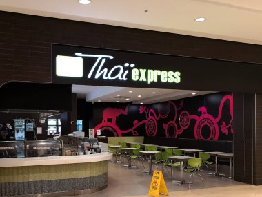 Richmond Hill, Ontario, Kanada - 4 Mayıs 2019: Tayland Ekspres standı Richmond Hill, Ontario, Kanada 'daki Hillcrest alışveriş merkezinde Tayland mutfağı servis eden bir bayilik zinciri.