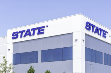 Vaughan, Ontario, Kanada - 4 Ağustos 2019: Vaughan, Ontario, Kanada 'daki State Window Corporation merkez ofisi. State, metal kapılar, kuşaklar ve süslemeler üreten Kanadalı bir şirkettir..