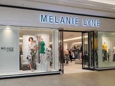 Richmond Hill, Ontario, Kanada - 4 Mayıs 2019: Melanie lyne Richmond Hill, Ontario, Kanada 'daki Hillcrest alışveriş merkezinde mağaza önü. Melanie Lyne Kanadalı bir moda markası..