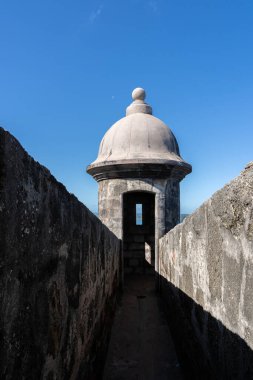 San Felipe Del Morro 'da bir kule. San Juan, Porto Riko' da 16. yüzyıldan kalma bir kale..
