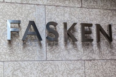 Toronto, Kanada-2 Temmuz 2018: Toronto, Ontario, Kanada şehir merkezindeki Fasken hukuk firmasının imzası. 1863 'te kurulan Fasken, Kanada' nın önde gelen bir hukuk firması..