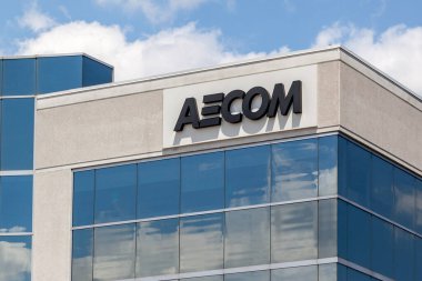 Richmond Hill, Ontario, Kanada - 8 Haziran 2018: Richmond Hill, On, Kanada 'daki ofis binasındaki Aecom tabelasını kapatın. AECOM, Amerikan çokuluslu mühendislik firması..
