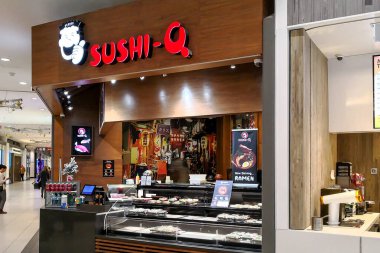 Toronto, Kanada - 4 Ocak 2018: Kanada 'nın Toronto kentindeki Eaton Centre alışveriş merkezindeki fast food restoranında suşi-Q restoranı, Kanada' da bir kap-kaç mutfağı.