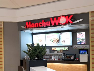 Richmond Hill, Ontario, Kanada - 4 Mayıs 2019: Richmond Hill, Ontario, Kanada 'daki Hillcrest alışveriş merkezindeki Manchu Wok standı..