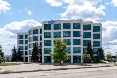 Mississauga, Ontario, Kanada - 11 Ağustos 2019: SS & C Technologies şirketinin Mississauga 'daki ofis binası alternatif yatırım teknolojileri çözümleri ve hizmetleri konusunda önde gelen bir mucit.