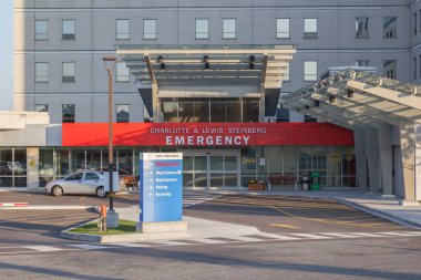 TORONTO, CANADA - 6 EKİM: Toronto 'daki North York General Hospital' ın acil girişi