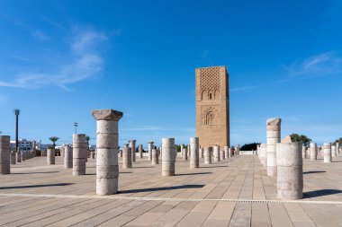 Rabat 'taki Hasan Kulesi. Fas, Afrika. Hasan Kulesi ya da Tour Hassan, Rabat, Fas 'taki eksik bir caminin minaresi..