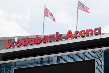Toronto, Kanada - 2 Temmuz 2018: Toronto Scotiabank Arena 'nın işareti. Scotiabank Arena (1 Temmuz 2018, Toronto), Toronto 'da bulunan çok amaçlı bir spor salonudur..