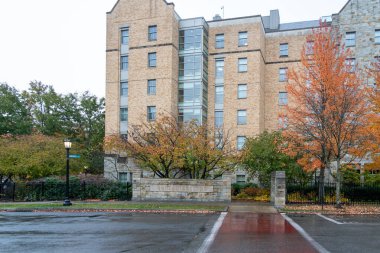 Boston Üniversitesi kampüsü, 9 Kasım 2023 'te Massachusetts, ABD' de. Boston Üniversitesi Chestnut Hill 'de özel bir Cizvit araştırma üniversitesidir..