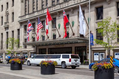 Fairmont Royal York Manzarası - Toronto Tarihi Lüks Oteli. Fairmont Royal York (1929), Toronto şehir merkezinde büyük bir oteldir..