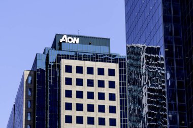 Toronto, Kanada - 31 Temmuz 2019: Toronto, Kanada 'daki binanın tabelası. Aon küresel bir profesyonel hizmet firması. Kanada 'da Aon, Aon Reed Stenhouse Inc..