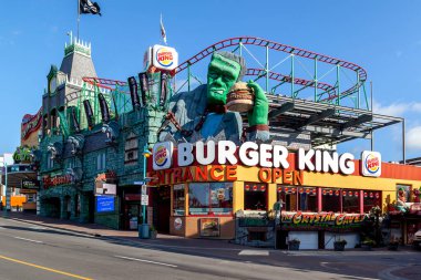 Niagara Şelalesi, Ontario, Kanada - 4 Eylül 2019: Niagara Şelalesi, Kanada 'da Clifton Hill caddesinde Burger King restoranı.