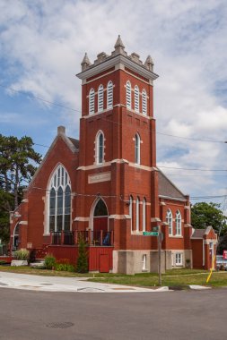 St. ACOBS, ONTARIO, CANADA - 30 Temmuz 2016: St. Jacobs Village, Ontario 'daki Calvary Evanjelik Kilise Binası. 1914 yılında inşa edilen kırmızı tuğla yapı, şimdi Oyuncak Çorbası 'na ev sahipliği yapmaktadır.).