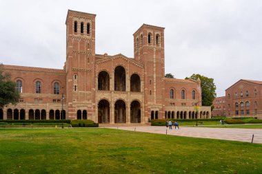 Kaliforniya Üniversitesi 'ndeki Royce Hall binası (UCLA) kampüsü Los Angeles, Kaliforniya, ABD - 28 Mayıs 2023. UCLA bir kamu arazisi araştırma üniversitesidir..