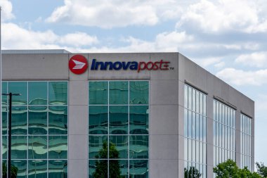 Mississauga, Ontario, Kanada - 11 Ağustos 2019: Mississauga, Ontario, Kanada 'da Innovapost ofis binası, Kanada Posta Şirketi Bilgi Teknolojisi Paylaşımcı Hizmetleri sağlayıcısı.