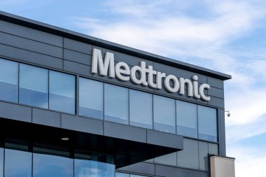 Mississauga, Kanada, 19 Mayıs 2021; Tıbbi cihaz üreticisi Medtronics Canada merkez binasındaki amblem