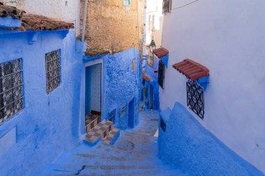 Chefchaouen, Fas - 23 Ekim 2024: Chefchaouen, Fas dışındaki manzara mavi şehir olarak adlandırılan küçük bir şehirdir.