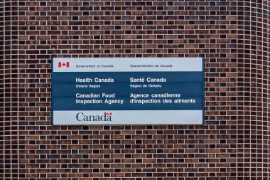 Toronto, Kanada - 16 Haziran 2019: Kanada Sağlık Bakanlığı ve Kanada Gıda Denetleme Dairesi Scarborough, Toronto, Kanada 'daki ofis binasını imzaladı.