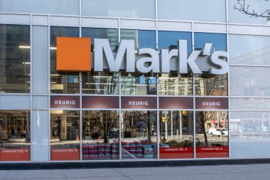 Toronto, Kanada - 5 Mayıs 2019: Mark 'ın Toronto, Kanada' daki mağazası. Mark 's, gündelik ve endüstriyel giyim üzerine uzmanlaşmış Kanadalı bir giyim ve ayakkabı perakendecisi..