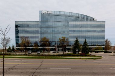 Mississauga, Ontario, Kanada - 13 Haziran 2021: Mississippi, Ontario, Kanada 'daki Amgen Kanada merkez ofisi. Amgen Inc., çok uluslu bir biyofarmasötik şirketidir..