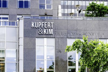 Toronto, Kanada - 31 Temmuz 2019: Kupfert Kim Toronto, Kanada 'daki binaya imza attı. Kupfert Kim fabrika tabanlı, hızlı hizmet veren bir restoran..