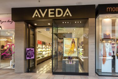 Toronto, Kanada - 18 Mayıs 2018: Toronto, Kanada 'daki Bayview Village Alışveriş Merkezi' nde Aveda mağazası. Aveda Şirketi bir Amerikan kozmetik şirketidir..