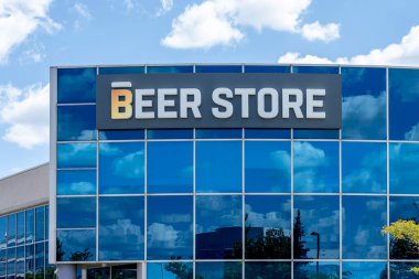 Mississauga, Ontario, Kanada - 11 Ağustos 2019: Mississauga 'daki Bira Dükkanı Kurumsal Ofisi. Bira mağazası, bira ve malt içecekleri satan Kanadalı özel bir perakende satış mağazası zinciri..